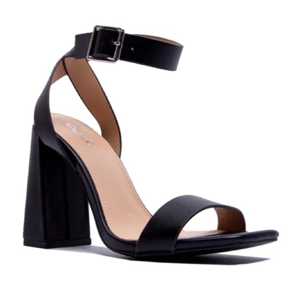 Qupid • Kancy Ankle Strap Heeled Sandals - Picture 1 of 8